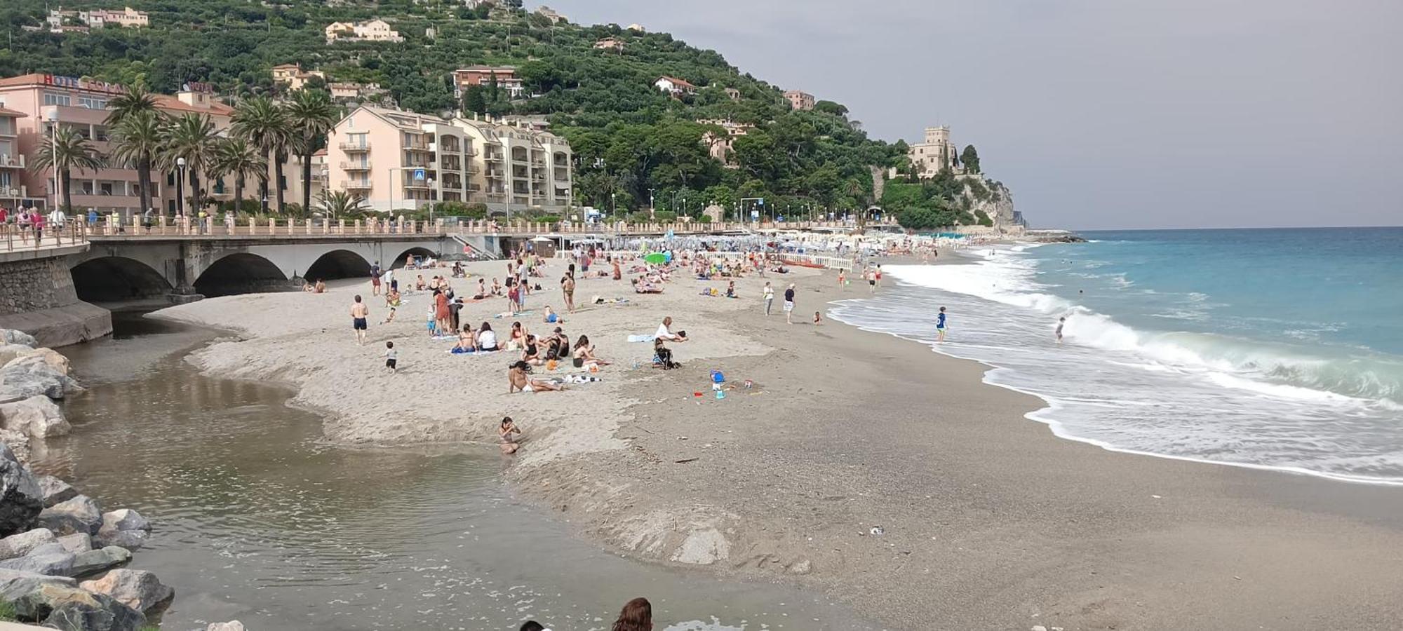 Piccolo Hotel Holiday Center Finale Ligure Eksteriør bilde